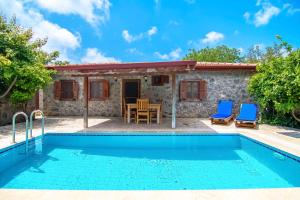 tek katlı havuzu korunaklı villa