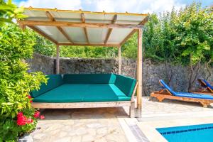 tek katlı havuzu korunaklı villa