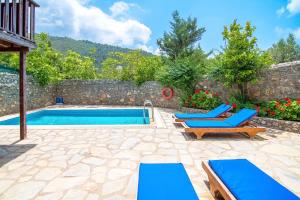 Havuzu korunaklı 2+1 taş villa