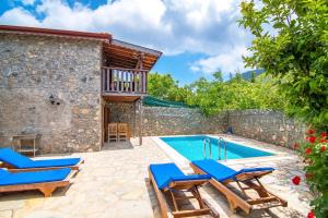 Havuzu korunaklı 2+1 taş villa