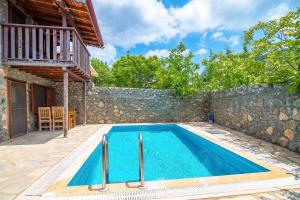 Havuzu korunaklı 2+1 taş villa