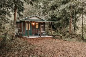 72MF - Rustic - Pets Ok - Sleeps 2 cabin - Maple Falls