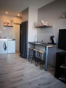 Appartements CHAMBRE & SDB PRIVEE avec piscine en bord de Via Rhona : photos des chambres