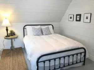 Manor on the Pond B&B - Georgetown