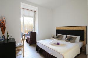 Triple Room with Terrace room in Hostal Balkonis