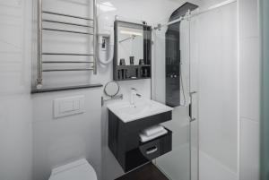 Small Double Room with Balcony room in Hotel Tomi