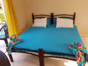 STUDIO Apt 9 Bright comfy with pool on South Coast