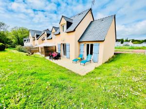 Maison résidence Odalys à Morgat en bretagne sur la presqu île de crozon ,piscine chauffée, située à 800 m de la mer