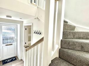 Central, Stylish - 2 Bed Property, The Stable @ Warrenfield, Free WiFi & Parking