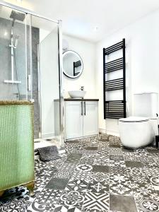 Central, Stylish - 2 Bed Property, The Stable @ Warrenfield, Free WiFi & Parking