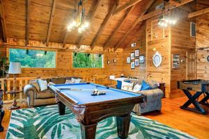 Pet-Friendly, Views, Hot Tub, WIFI, Game Room