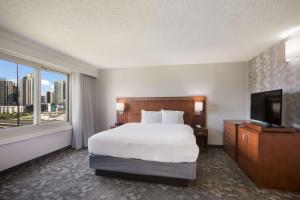 One-Bedroom King Suite with Sofa Bed room in Sonesta Select Atlanta Midtown Georgia Tech