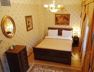 Three Bedroom Family Room with Three Bathrooms room in Darussaade Istanbul Hotel