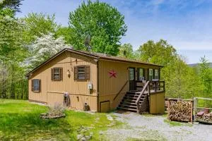 River Access Cabin with Hot Tub, Fire Pit, & WiFi! - Capon Bridge