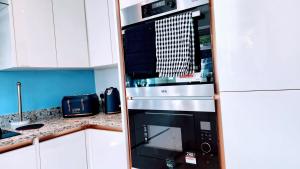 Family friendly spacious 4bedroom house in Bagshot with EV Charger