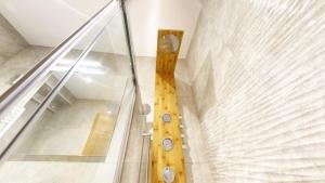 Paradise Luxurious apartment, 3 double rooms for 6 guests, 4 beds, terrace, jacuzzi, free parking, new