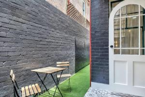Stylish Sydney CBD 2 bedroom apartment 54