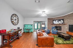 Verb - Arcades, Grill, Gym, Piano, Pong, & Beach!