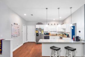 Verb - Arcades, Grill, Gym, Piano, Pong, & Beach!