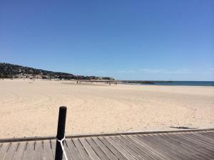 Appartement 4 pers, piscine, parking, climatisation en bord de mer - FR-1-338-508