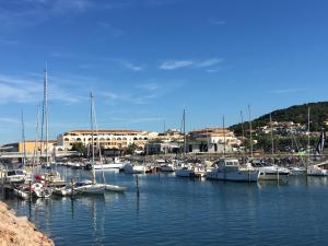 Appartement 4 pers, piscine, parking, climatisation en bord de mer - FR-1-338-508