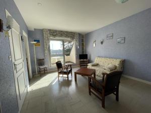Appartements Appartement avec Balcon a 500m de la Plage et Proche Commerces a Jullouville - FR-1-361-489 : photos des chambres
