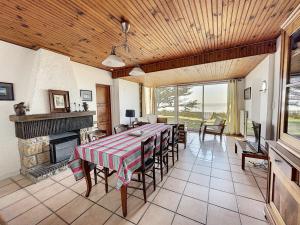 Maisons de vacances Maison Jullouville, 5 pieces, 8 personnes - FR-1-361-488 : photos des chambres