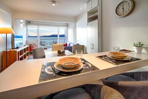 Bariloche costa del lago Ollagua, vista al lago panoramica, piscina, cochera