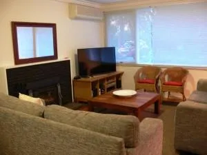 10 Woodland Avenue - Rhyll