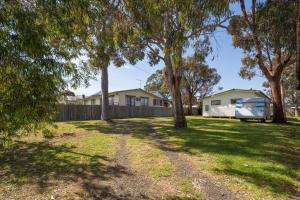Cowes Coastal Retro Cottage