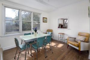 Cowes Coastal Retro Cottage