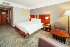 DELUXE QUEEN-135 KITCHEN&BAR Unlimited Wine Dinner Buffet for 2pax