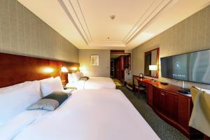 DELUXE FAMILY TWIN-135 KITCHEN&BAR Unlimited Wine Dinner Buffet for 2pax