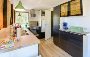 3 Bedroom Stunning Home In Fristad