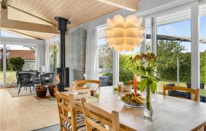 Beautiful Home In Dronningmølle