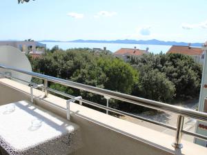 Cozy apartment in Zadar - Kozino, with sea views near the beach