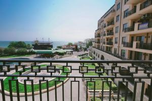 Golden Sands - Two Bedroom apartment on the beach