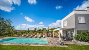 DAMA DEI VENTI 6&2, Emma Villas