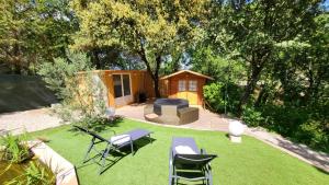 Appartements La TISSONNIERE Mer Alpilles Provence et Luberon avec Spa et Piscine a 10mns d Aix en Provence : photos des chambres