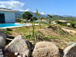 Maisons de vacances Villa de standing a Sotta vue panoramique avec T2 independant : photos des chambres