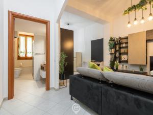 Trendy City Apartment img18