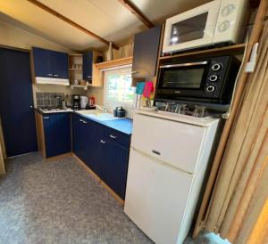 Maisons de vacances Bungalow de 2 chambres avec piscine partagee jardin clos et wifi a Saint Jean de Valeriscle : photos des chambres