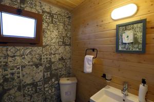 Muhteşem deniz manzaralı ağaç ev