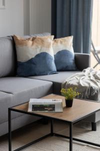 Stylish Apartment Kolejowa & Parking & Balcony by Noclegi Renters