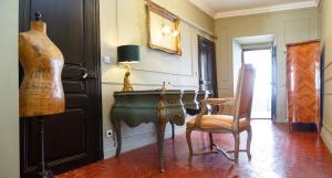 B&B / Chambres d'hotes Le 215 Gambetta boutique hotel en Provence : Chambre Lit King-Size avec Balcon