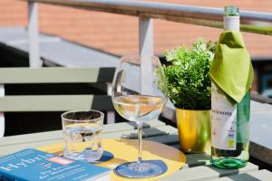 FeWoZauber - Domspatz, 50qm, Top-Lage, Style, Dachterrasse, Business