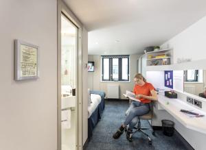 Chic Student Only Rooms at Reynard House