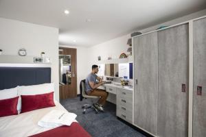 Chic Student Only Rooms at Reynard House