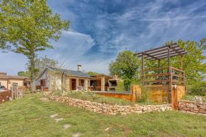 Rustic Home Izabel - Happy Rentals