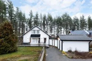 Guestly Homes - 4BR Corporate Villa - Abborrträsk